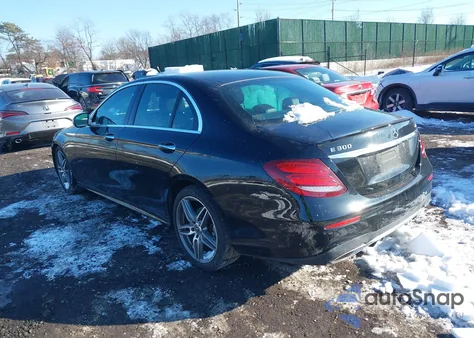 2019 Mercedes-Benz E 300 4Matic z USA, uszkodzony, nr VIN WDDZF4KB7KA596481